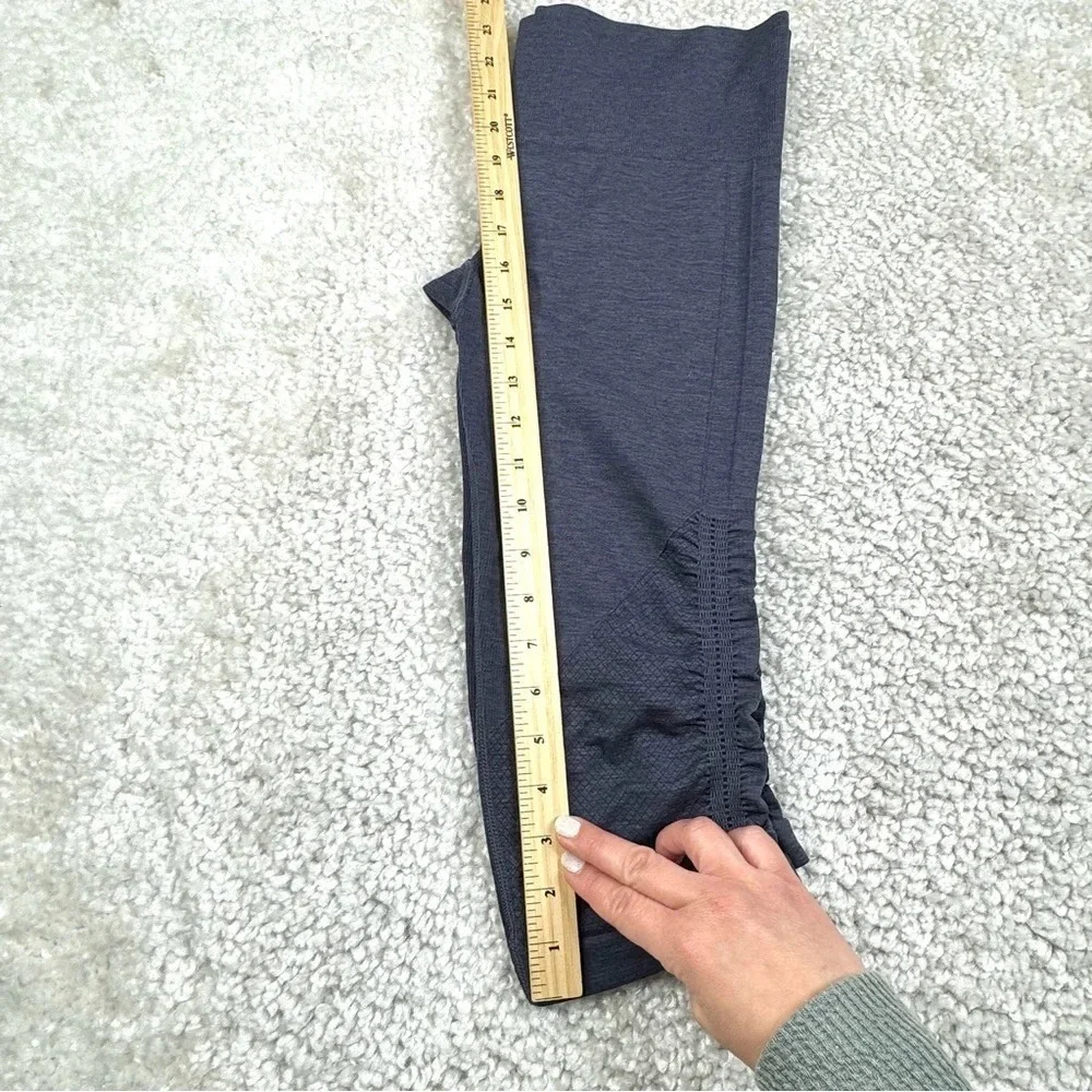 Lululemon In The Flow Crop. Ruched Cinched Legs. Heathered Deep Navy. Size 8 - Picture 11 of 12